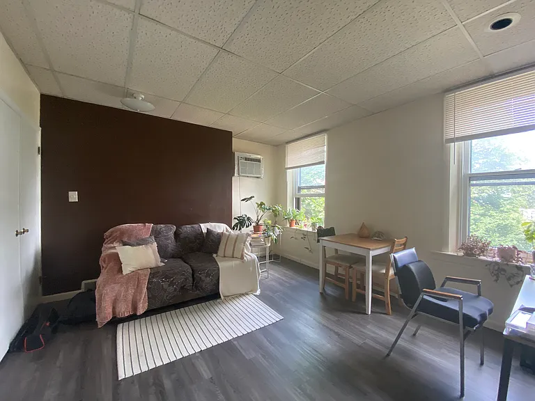450 S Graham St — Photo 1