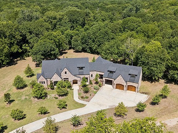 2nd image of 468 Andrews Rd