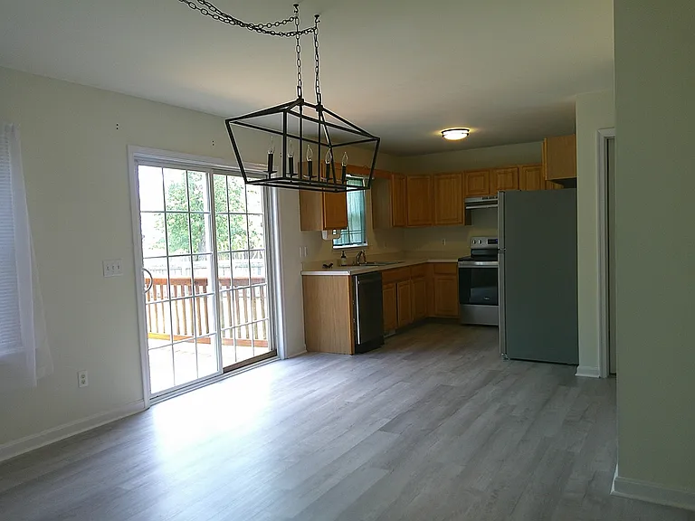 209 Ingram St E — Photo 11