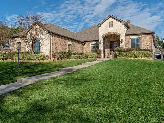 This 3 bedroom/2.5 bath home is full of curb appeal.