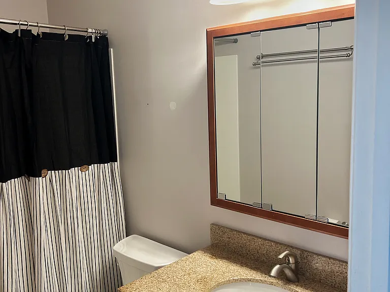Full bathroom 2nd floor
