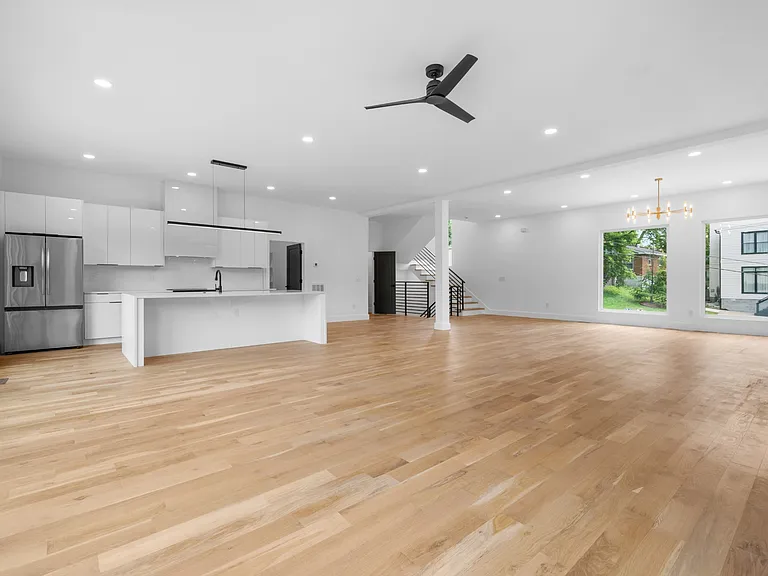 1005 Glenview Dr — Photo 6