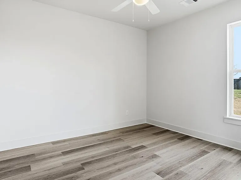 307 Railroad Ave — Photo 11