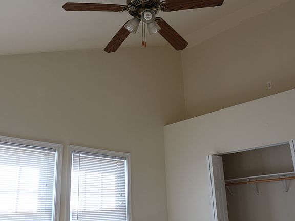 Bedroom with vailted Ceiling