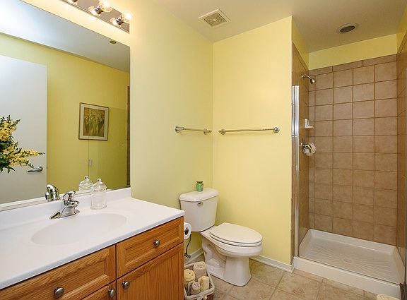 4th image of 900 N Kingsbury St APT 927