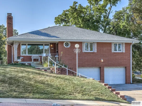 3829 Harrison St, Omaha, NE 68147