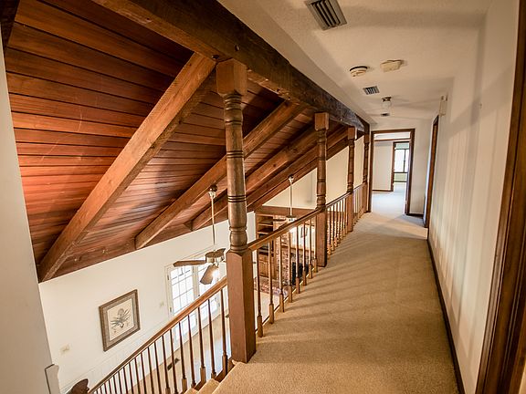 4th image of 828 S Lakeshore Dr