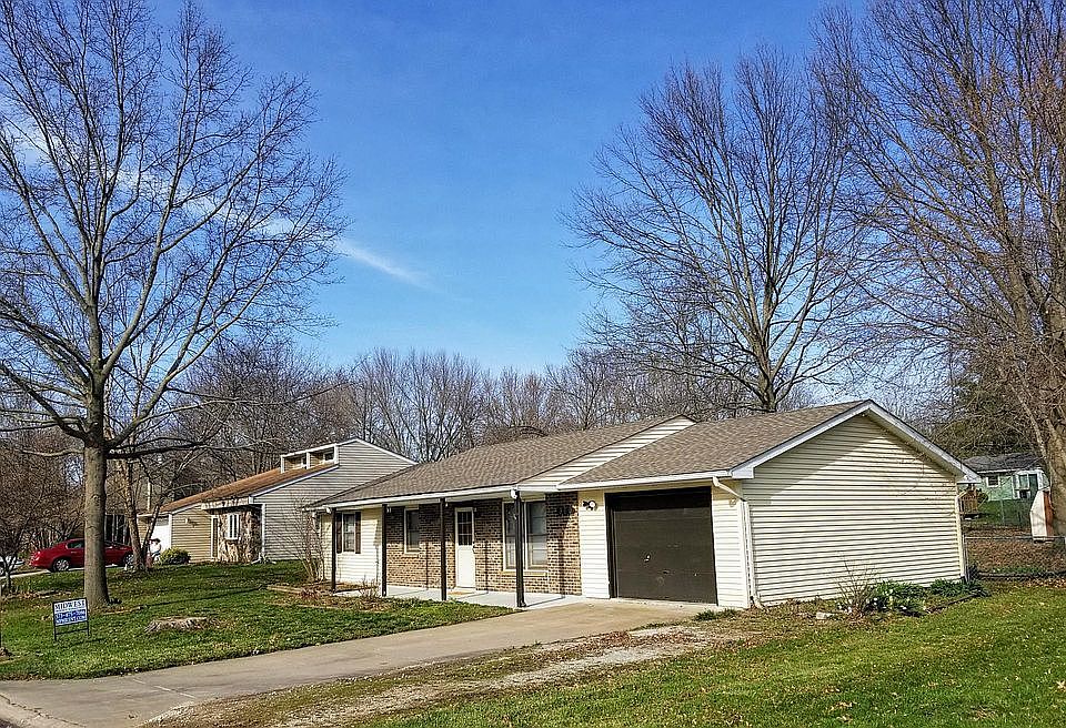 2nd image of 300 N Stardust Ln