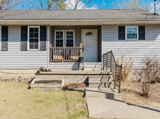 670 Marina Cir, Creal Springs, IL 62922
