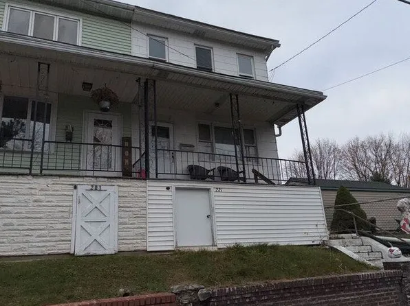 221 W Spruce St, Tamaqua, PA 18252