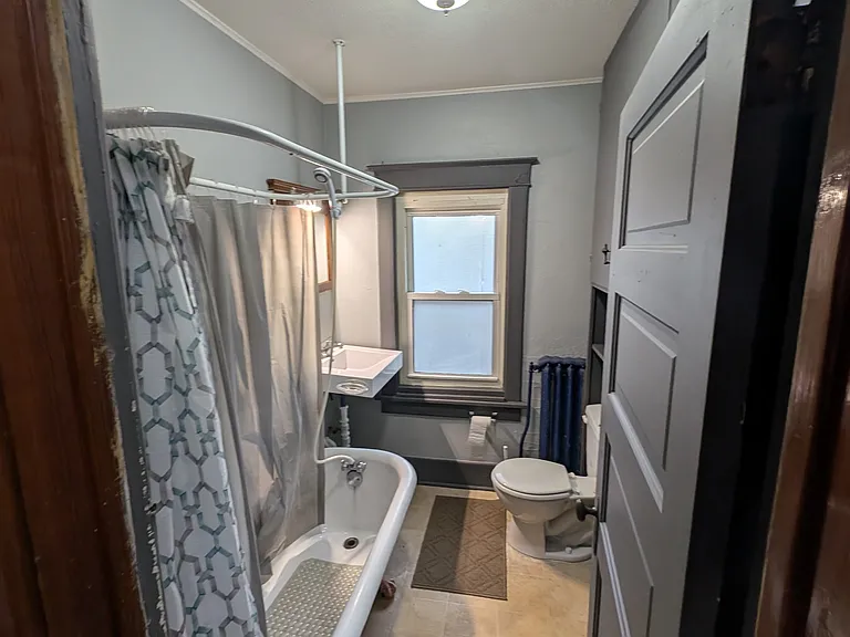 622 W 10th St #2 — Photo 14