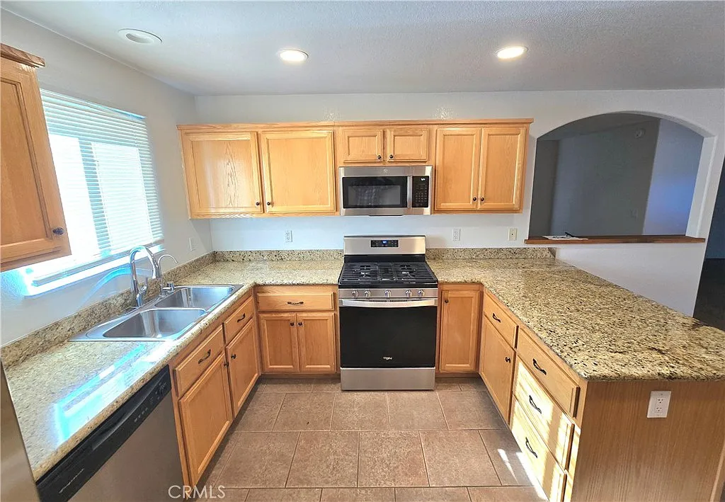 3 bed, 1876 sqft, $3,000 — Photo 4