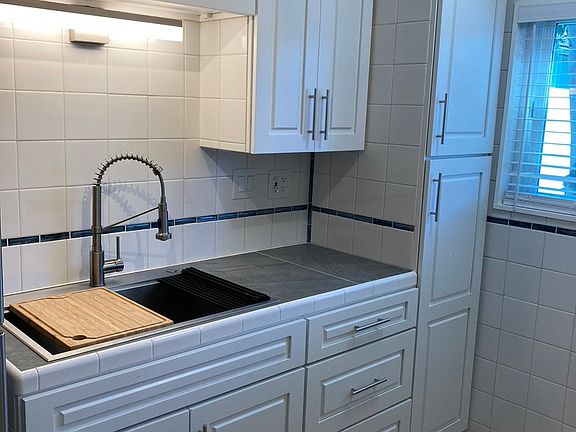 3rd image of 4651 Kansas St APT 7