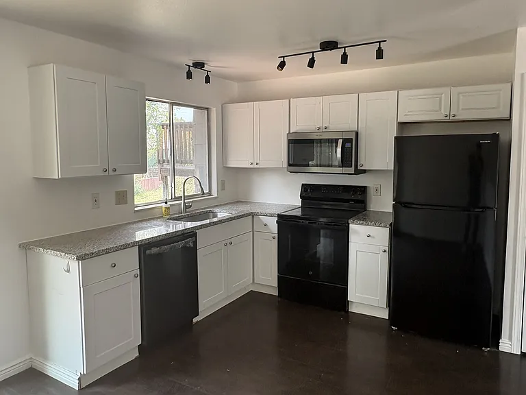 701 Harrison Dr — Photo 3