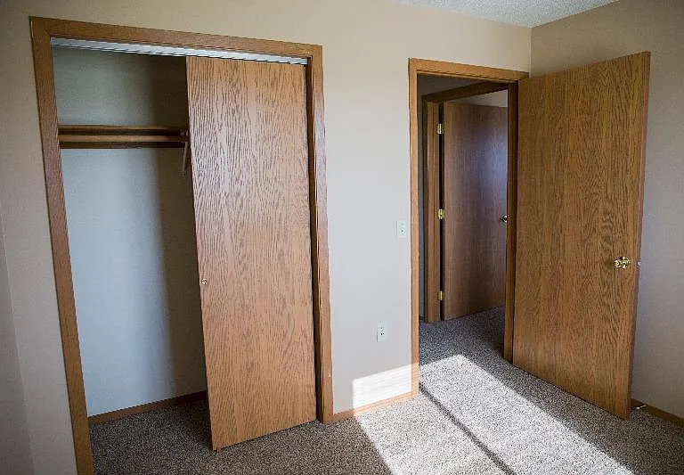 South Ridge Apartments & Townhomes — Photo 5