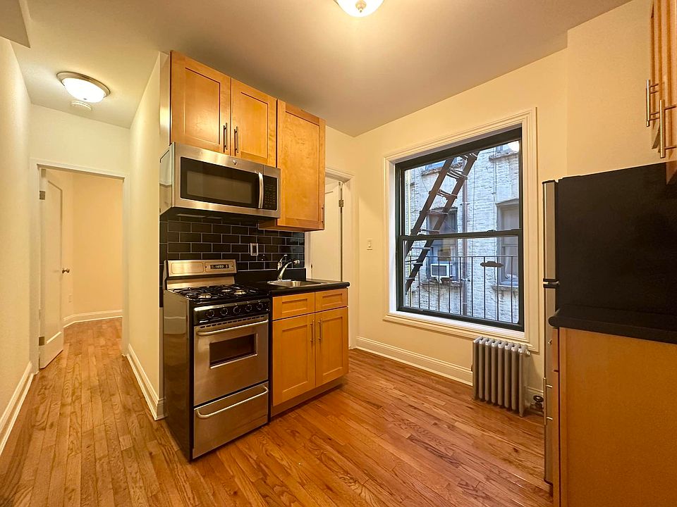 1st image of 264 6th Ave APT 11