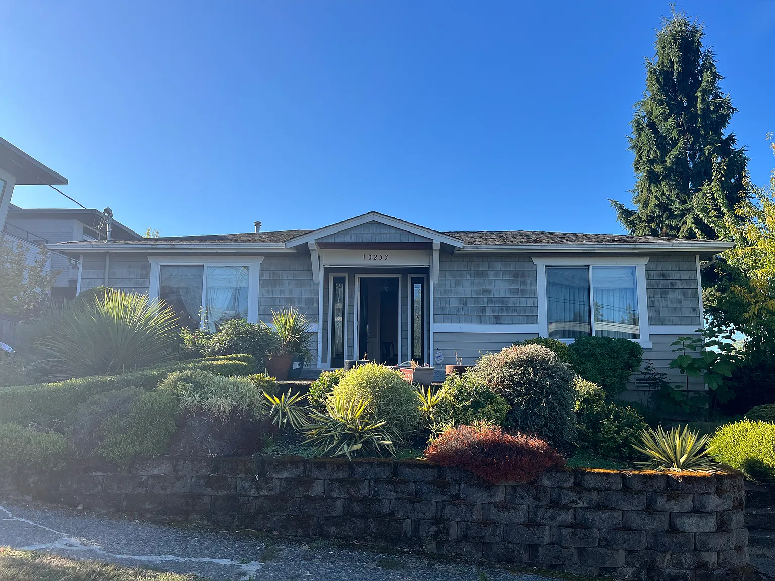 3 bed, 1900 sqft, $4,000 — Photo 1