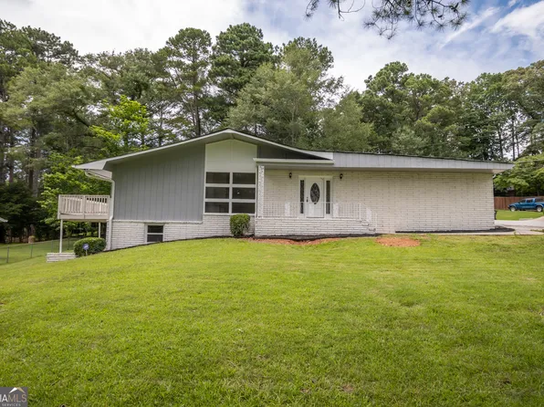 2743 NW Lake Capri Dr, Conyers, GA 30012