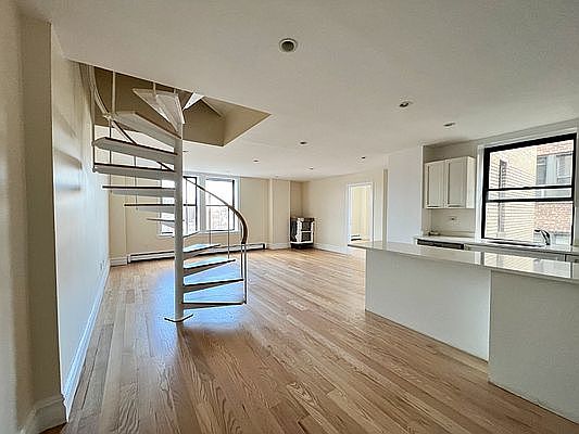 3rd image of 147 W 79th St #16D