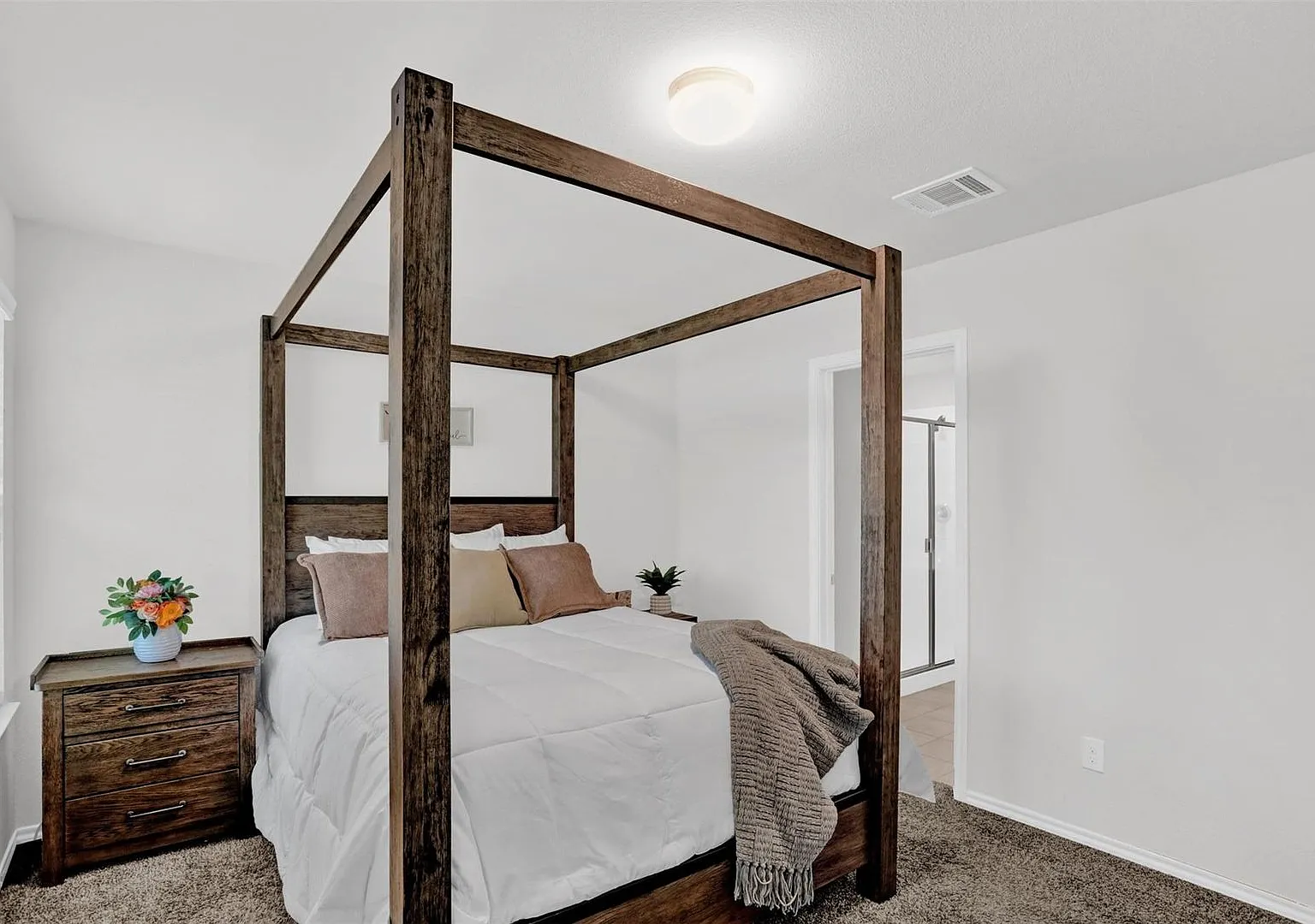 Move-In Ready 4BR/4BA Home with Luxury Finishes and Open-Concept Design — Photo 4