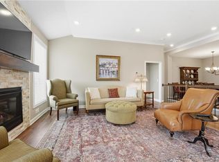 109 SE Riley St, Blue Springs, MO 64064