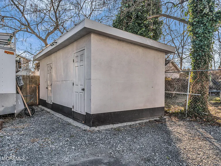 148 Dewitt Ave — Photo 21