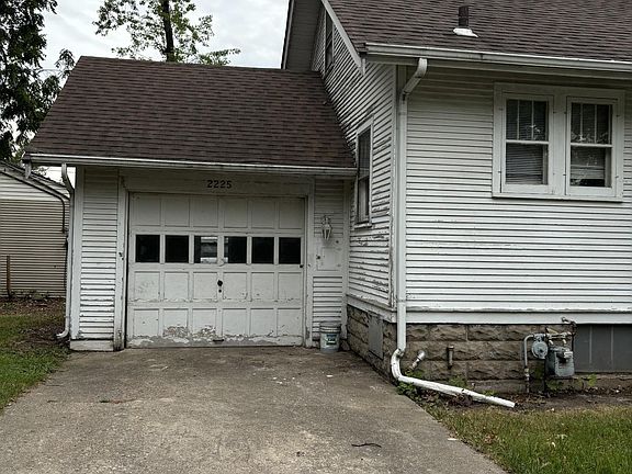 4th image of 2225 N Court St