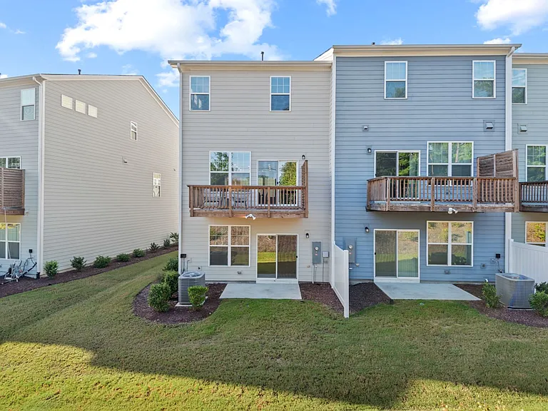 1136 Commack Dr — Photo 36