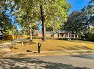 3915 Royal Oaks Dr, Tallahassee, FL 32309