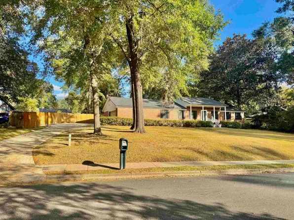 3915 Royal Oaks Dr, Tallahassee, FL 32309