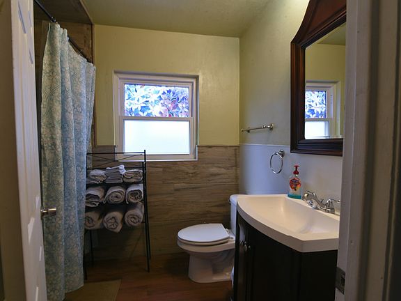 4th image of 427 Pelican Ave