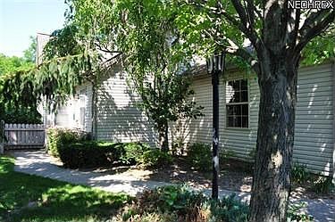 2nd image of 2522 Shakespeare Ln