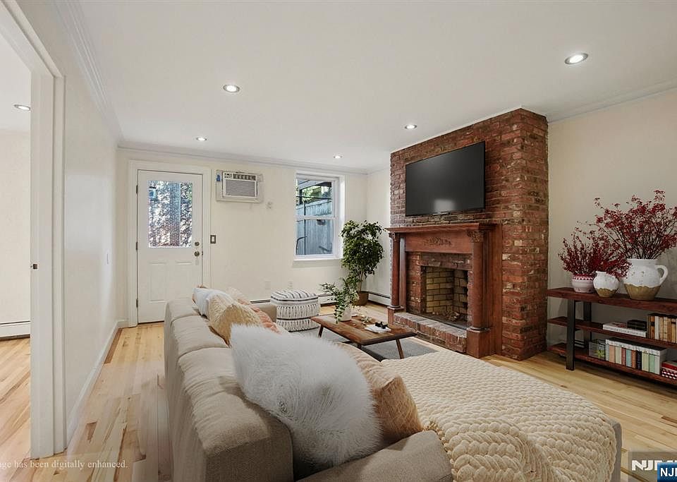1st image of 124 Mercer Street
