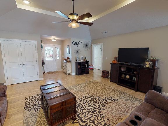 4th image of 1388 Thornhill Dr