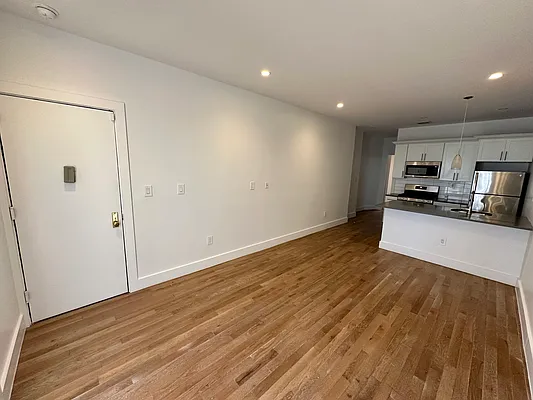 Rented by Max Apt LLC | media 20