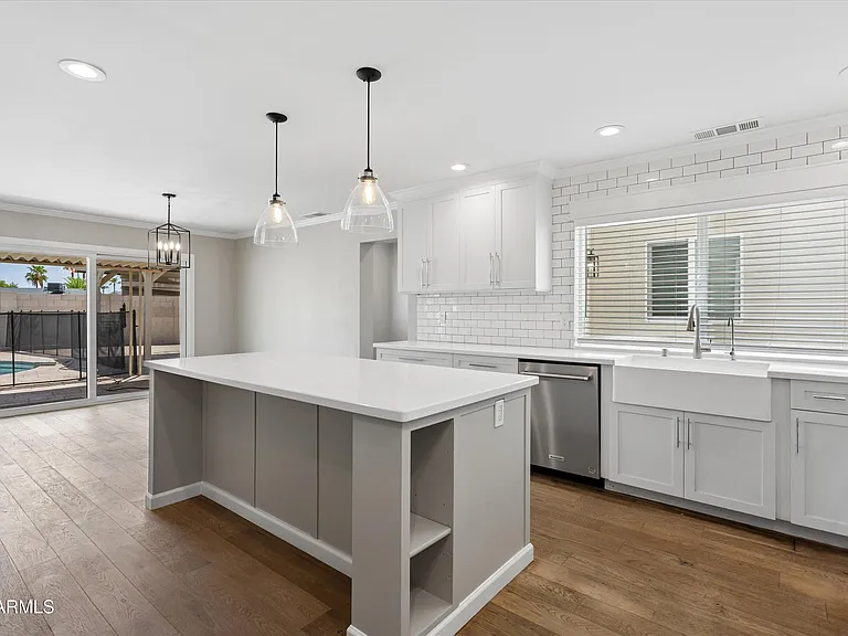 5401 E Beck Ln — Photo 14