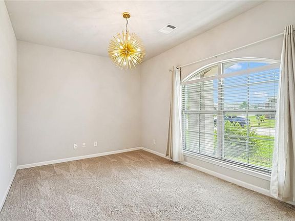 4th image of 100 E Lake Ct