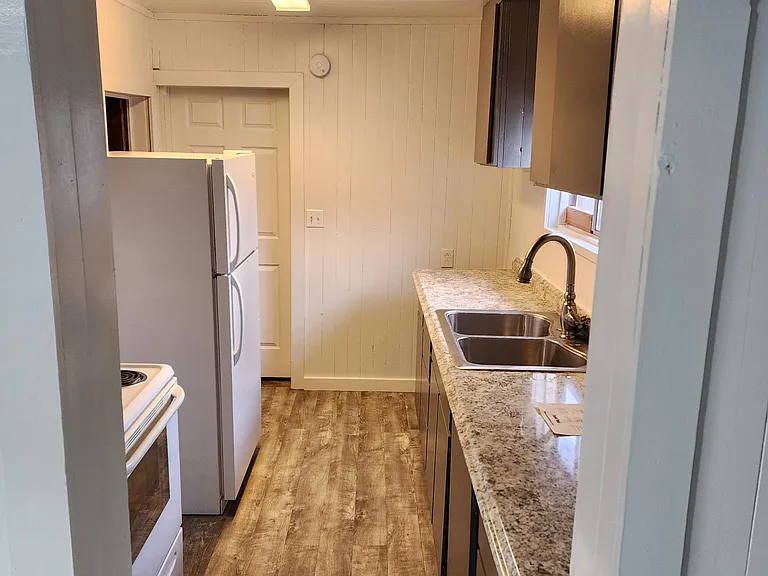 2917 E Sanson Ave — Photo 4