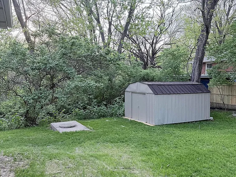 560 S Campbell St — Photo 13