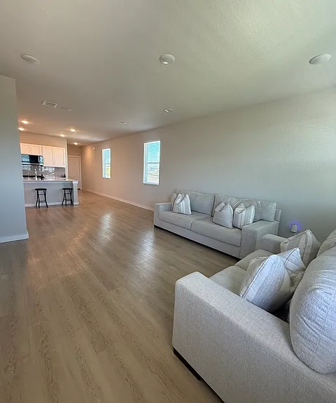 1539 Elvin Smt — Photo 5