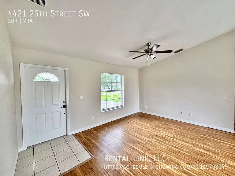 4421 25th St SW — Photo 2
