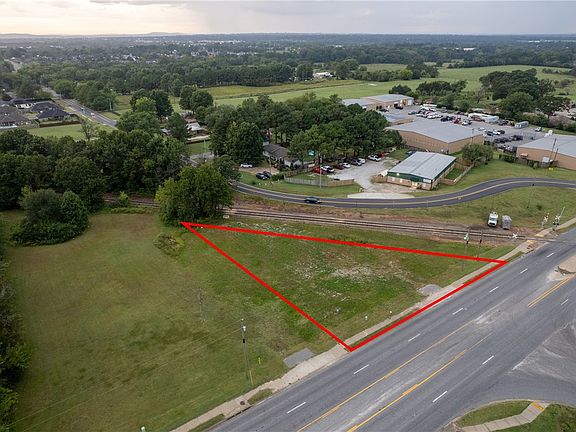 2nd image of 515 E Highway 264