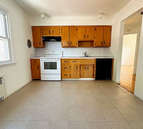 2nd image of 702 Hylan Blvd #2