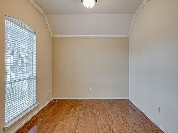 5th image of 1677 Sparrow Ct