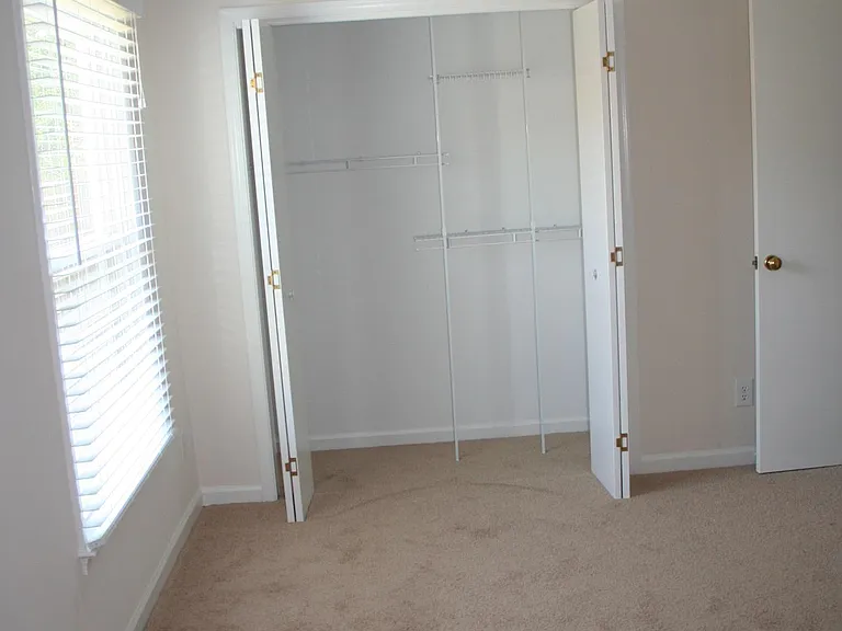 5520 Landings Crst — Photo 5