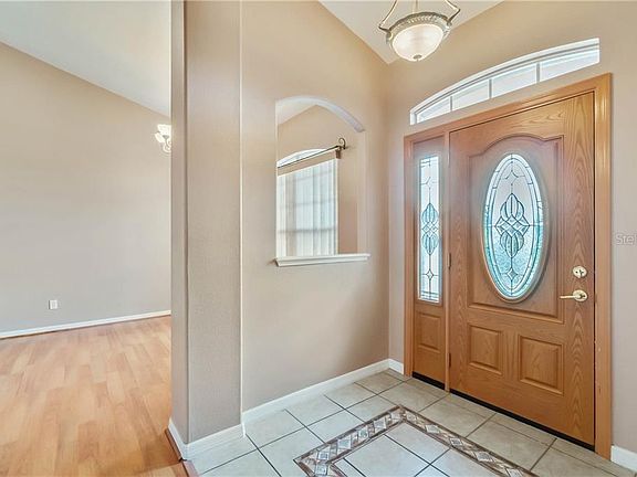 4th image of 10821 Vineyard Ct