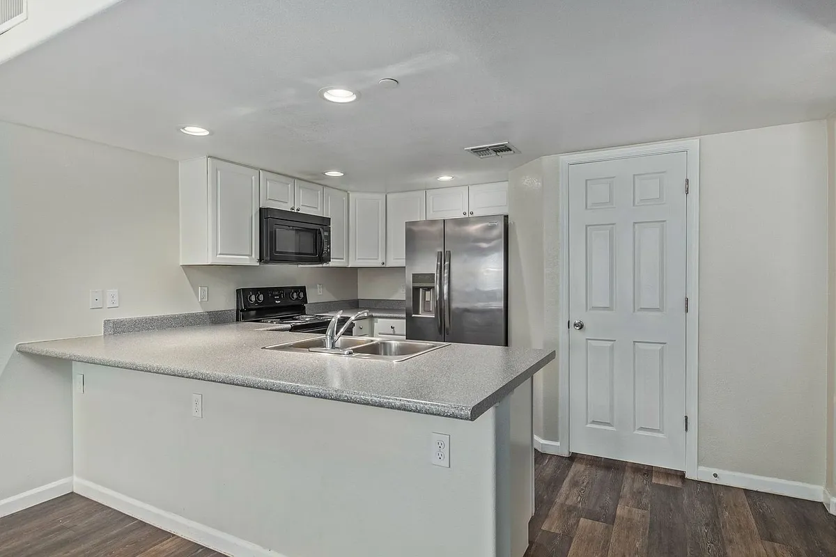 Building Photo - 5112 N 17th Ave