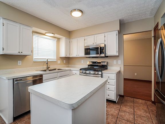 4th image of 6131 Northcliff Blvd