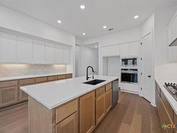 3rd image of 260 Menlo Bnd