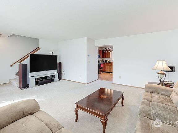 2nd image of 1496-1498 N Eastmont Ave
